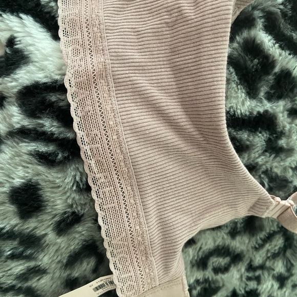 3 brand new Victoria secret push up perfect shape bras size 38D - Picture 10 of 10